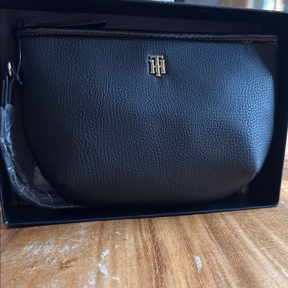 Tommy Hilfiger Elegant Black Mini Bag